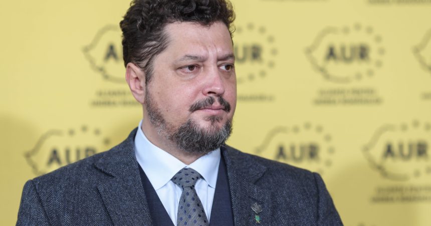 exclusiv tarziu georgescu nu a creionat niciun fel de doctrina e total nepotrivit ca simion sa se puna intr o stare de locotenenta fata de el 67dec176cf218