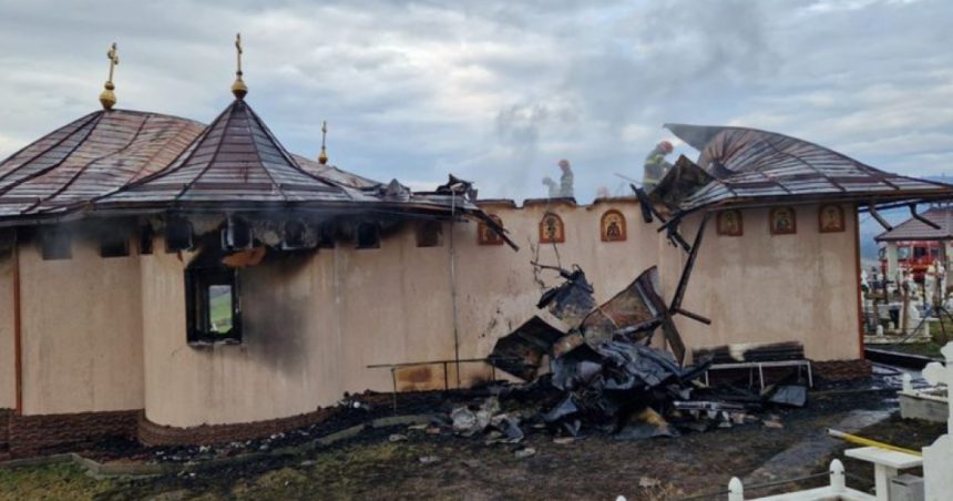 incendiu devastator la o biserica din bacau preotul paroh a ajuns la spital 67e0154f1f999