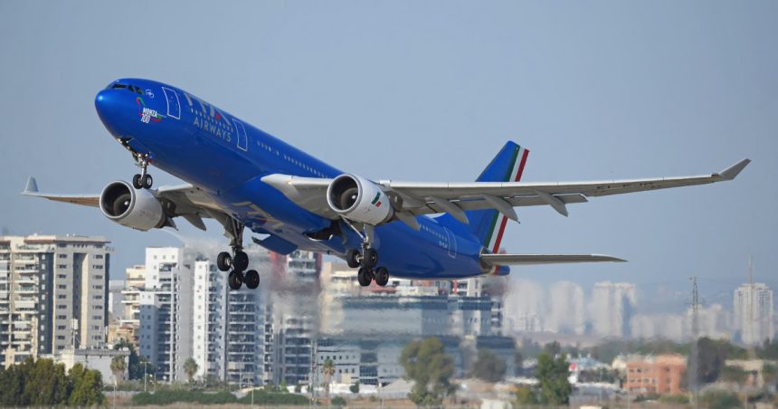 incident pe aeroportul din tel aviv un avion a fost deviat la sosire din cauza a doua rachete lansate din yemen 67e56ca7a0b8f