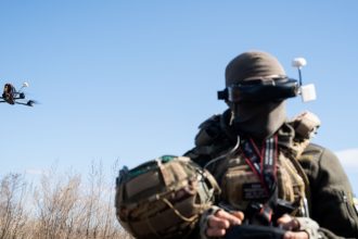 militarii ucraineni il sfideaza pe putin azi cel mai avansat tanc din lume nu rezista in fata unui pilot de drone chiar si mahmur 67e530e3e7df0