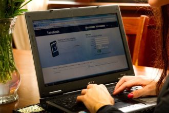 o carte a unei foste angajate facebook cu portrete ale sefilor companiei starneste controverse in sua titlul oameni nepasatori 67e078eb657ff