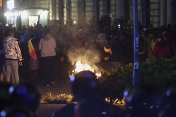 opt dintre suspectii retinuti pentru violentele din fata bec au fost arestati preventiv 67e44dc8099f7