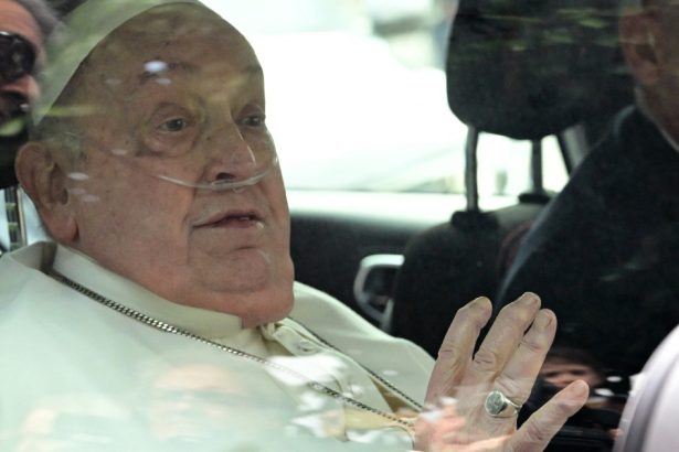 papa francisc s a intors la vatican dupa ce a aparut la balconul spitalului din roma care este starea suveranului pontif 67e182efb9f70