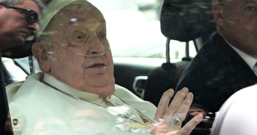 papa francisc s a intors la vatican dupa ce a aparut la balconul spitalului din roma care este starea suveranului pontif 67e182efb9f70