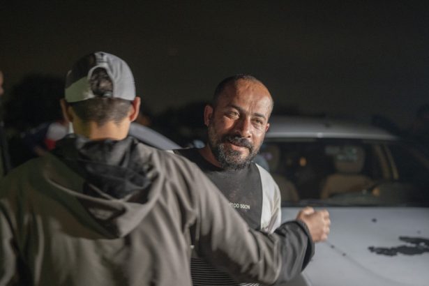 regizorul palestinian laureat cu oscar a fost eliberat din inchisoare a fost incatusat toata noaptea si batut intr o baza militara 67e3a01c249d2