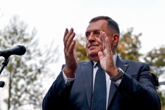 tensiuni in bosnia si hertegovina premierul republicii srpska a parasit tara sfidand un mandat de arestare cine e milorad dodik 67e578602af2e