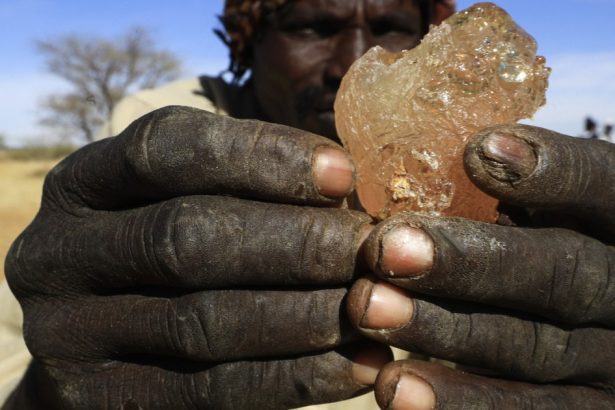 un ingredient esential din coca cola bomboane mms si rujuri loreal este obiectul contrabandei din sudanul devastat de razboi 67c6d32bce686