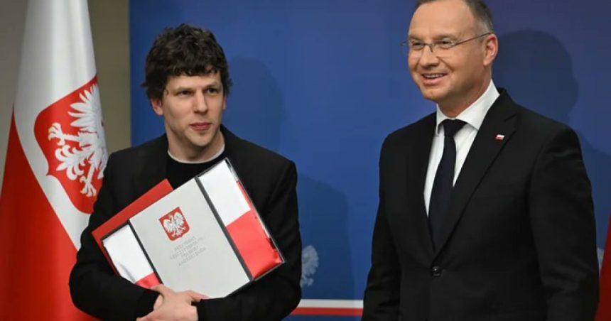 video actorul american jesse eisenberg a primit cetatenia poloneza 67de93b7cbfc9