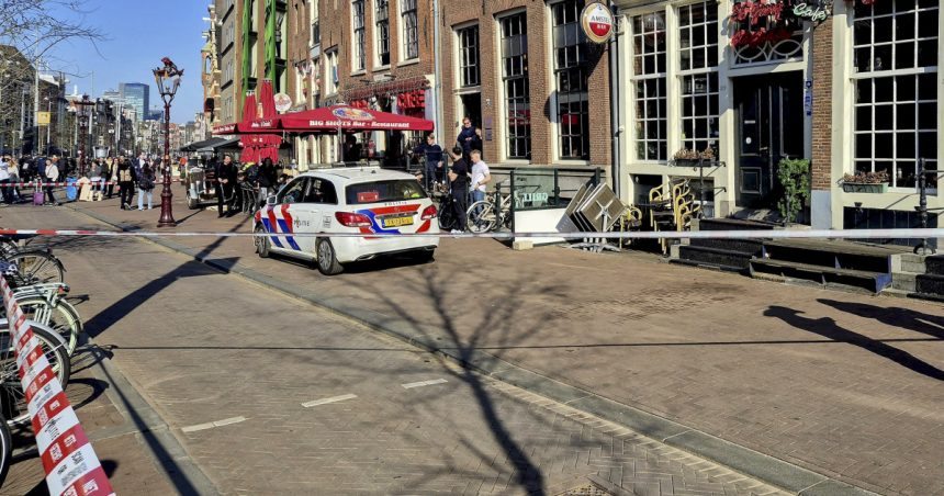 video cinci raniti in amsterdam intr un atac cu arma alba suspectul a fost arestat 67e57733b1d9d