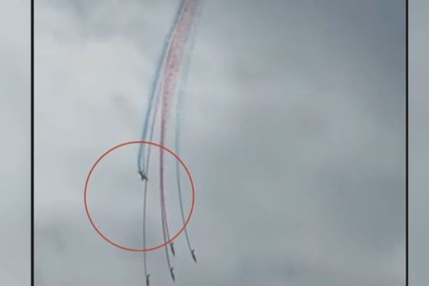 video doua avioane s au ciocnit in timpul unui exercitiu al unei unitati de elita a armatei in franta momentul impactului 67e3df634eef5