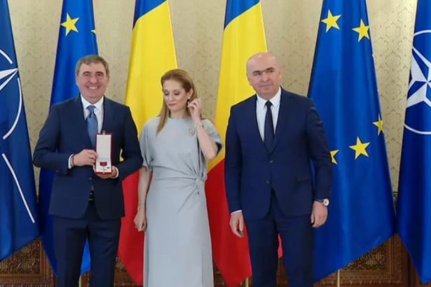 video gheorghe hagi a fost decorat cu steaua romaniei cea mai inalta distinctie a tarii 50 de ani am muncit ca sa vina aceasta zi 67d4005e52632