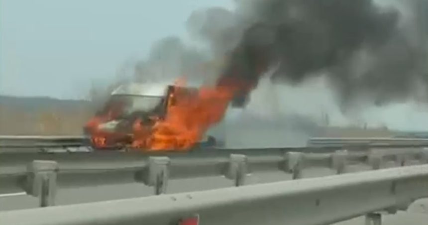 video o duba a luat foc pe autostrada bucuresti ploiesti circulatia rutiera este oprita pe sensul catre capitala 67e144d309add