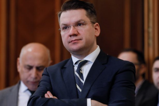 video scandal iscat de mihail neamtu dupa o postare cu injurii in mediul online i se cere demiterea de la conducerea comisiei de cultura 67eac7f7c18c8