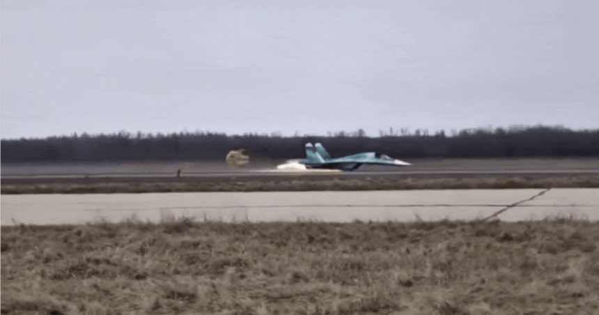 video un bombardier rusesc su 34 aterizeaza pe burta dupa ce trenul de aterizare nu s a deschis 67dfd9501d928