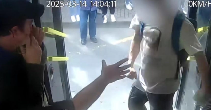 video val de incidente violente in transportul public soferi agresati autobuze si tramvaie vandalizate imagini cu cele mai recente cazuri 67e409d0c458f
