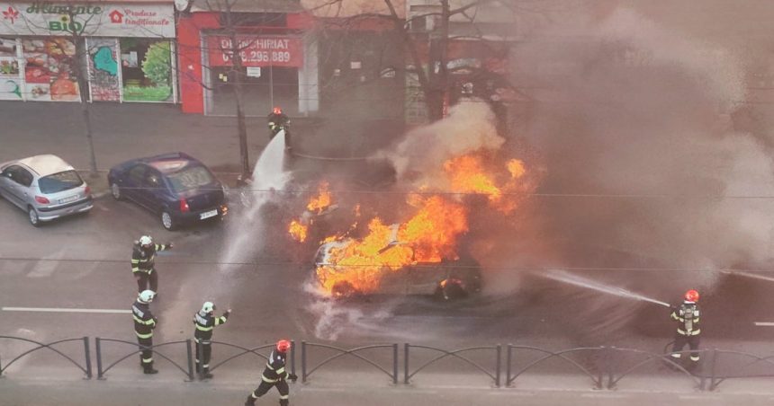 videofoto incendiu puternic in bucuresti mai multe masini au luat foc pe calea mosilor au fost aplicate restrictii de circulatie 67e26c230dcaa