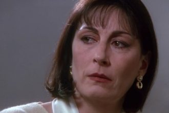 actrita anjelica huston dezvaluie ca a fost diagnosticata cu cancer am reusit sa supravietuiesc si sunt mandra 67f76da3a9b8a
