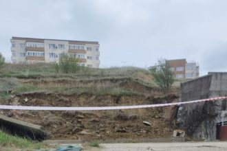 alunecare de teren in zona unui complex rezidential din iasi un zid de sprijin al unei parcari s a prabusit 67f92c5a689a7