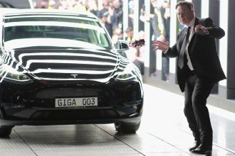 aproape jumatate dintre americani au o parere negativa despre tesla si elon musk sondaj cnbc 680881e95df65