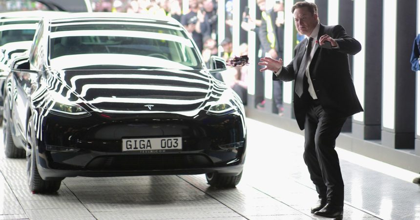 aproape jumatate dintre americani au o parere negativa despre tesla si elon musk sondaj cnbc 680881e95df65