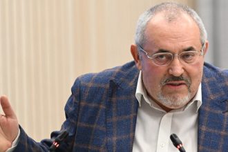 boris nadejdin fostul rival al lui putin la alegerile prezidentiale a fost declarat falit de un tribunal rus 67eea4cc7ecf2