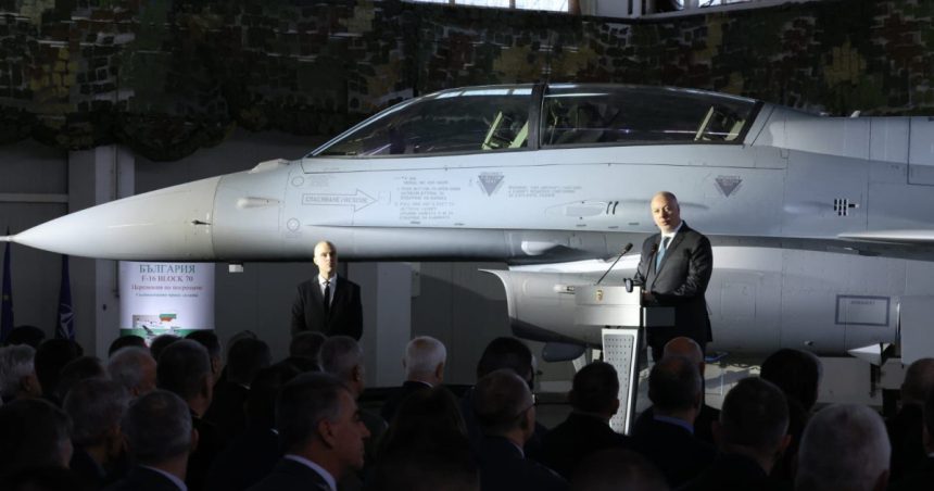 bulgaria a primit primul f 16 american achizitionat in cel mai mare contract militar din ultimii 35 de ani 67fbb68404d96