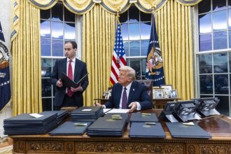 cele 10 momente cheie din primele 100 de zile de mandat prezidential al lui donald trump 68087180e9d7d