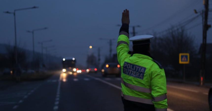 circulatie oprita pe dn 13 in judetul mures o cisterna s a rasturnat intr o curba soferul a fost ranit 67f41666535bf