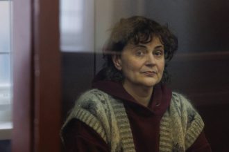 coafeza din rusia condamnata la inchisoare pentru raspandirea de stiri false despre armata rusa 67fec7ac0e04c
