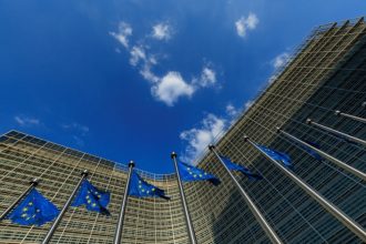 comisia europeana cauta cai de a interzice firmelor din ue sa incheie noi contracte pentru combustibilii fosili de la rusi 6808ec8d3d51c
