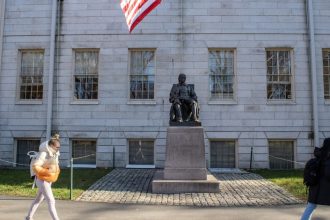 conflictul dintre harvard si donald trump universitatea este amenintata cu pierderea dreptului de a inscrie studenti straini 6800a8245583a