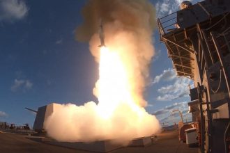 confruntata cu amenintarea bombardierelor strategice rusesti tu 95ms australia ar putea sa cumpere din sua sistemele avansate sm 6 68053e5c2436a