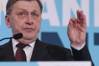crin antonescu anunta ca a cerut cnsas documentele din dosarul sau legat de fosta securitate le voi face publice 6800b3e05be46