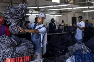 cum au pus blugii si diamantele o mica tara din sudul africii in topul listei tarifelor impuse de trump 67eecca58e255