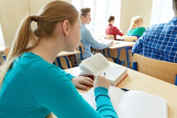 curtea suprema a sua majoritar conservatoare analizeaza manualele scolare care contin subiecte lgbt 6807306a39f4a