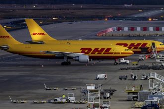 dhl suspenda livrarile coletelor de mare valoare catre statele unite din cauza tarifelor impuse de donal trump 6805061b7dccf