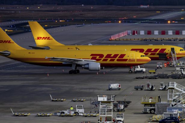 dhl suspenda livrarile coletelor de mare valoare catre statele unite din cauza tarifelor impuse de donal trump 6805061b7dccf