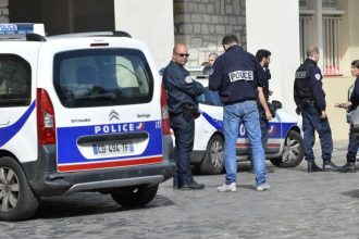 doi politisti francezi de la biroul antinarcotice acuzati de trafic de droguri si spalare de bani 67f01aa32fc21