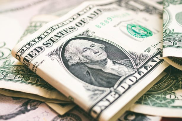 dolarul american se prabuseste a atins cel mai scazut nivel din ultimii trei ani piata transmite un semnal clar 68067d1cf35fd