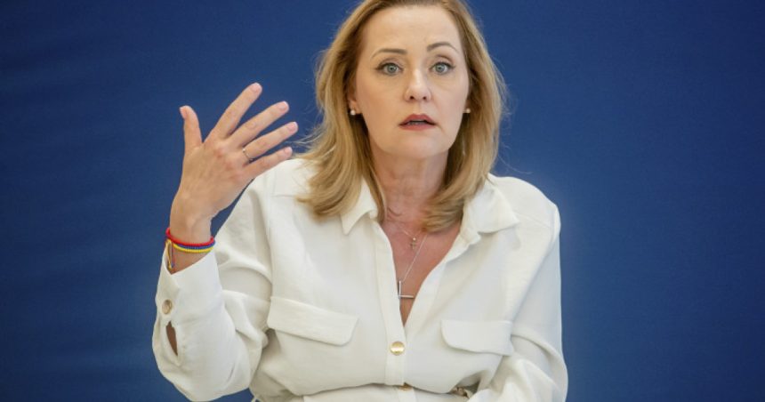elena lasconi ar trebui o reformare a usr trebuie sa cada niste capete nu putem continua in acest fel 68020febdf59f
