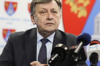 exclusiv crin antonescu trebuie sa fim pregatiti sa cheltuim in jur la 3 din pib pentru aparare dar sa castigam si noi economic 67eeeb599eb24