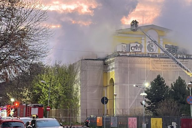 foto incendiu la teatrul masca din bucuresti 67fa2e2a5e572