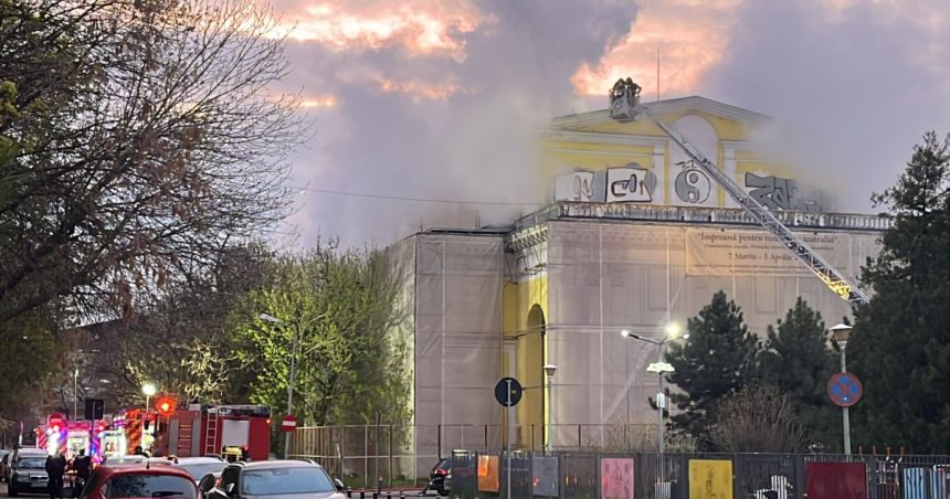 foto incendiu la teatrul masca din bucuresti 67fa2e2a5e572