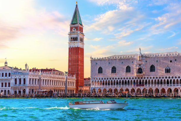 foto miliardarul jeff bezzos se pregateste sa se insoare la venetia de ce s ar putea sa nu beneficieze de ce mai frumoasa priveliste 67f2c37f1eb53