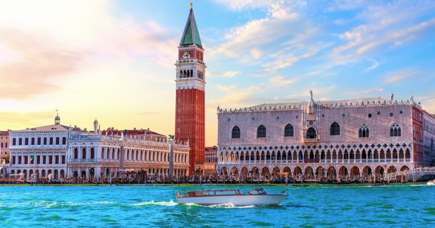 foto miliardarul jeff bezzos se pregateste sa se insoare la venetia de ce s ar putea sa nu beneficieze de ce mai frumoasa priveliste 67f2c37f1eb53