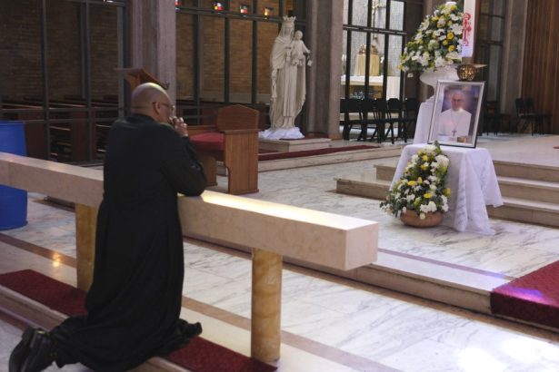 foto papa francisc omagiat in cea mai oropsita regiune a lumii suveranul pontif a fost vocea celor fara voce si un simbol al pacii 680682f8b7327