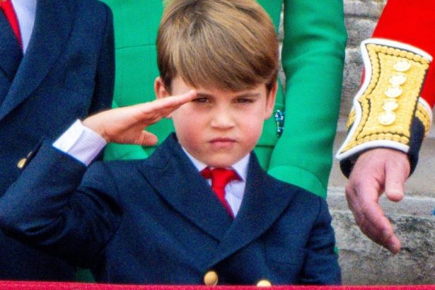 fotografie inedita cu printul louis publicata de william si kate momentul festiv sarbatorit de familia regala britanica 6809133933af5