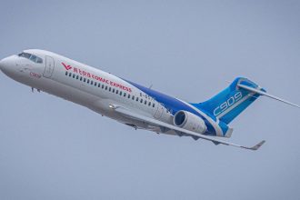 galerie foto avioane chinezesti comac au inceput serviciul comercial in vietnam producatorul isi propune sa concureze boeing si airbus 6804b2e7c7868