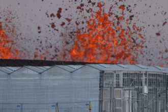galerie foto eruptie vulcanica in islanda turisti si localnici evacuati 67ecd264c8a48