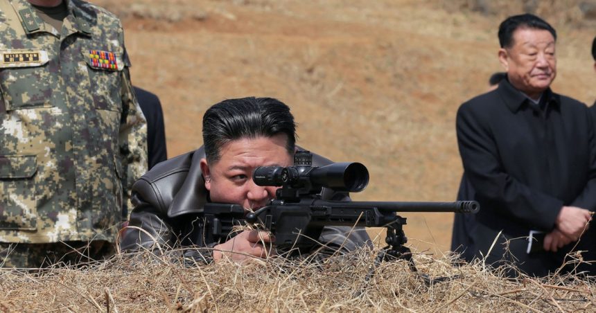 galerie foto kim jong un a testat o noua arma o pusca de lunetist 67f0c812ac381